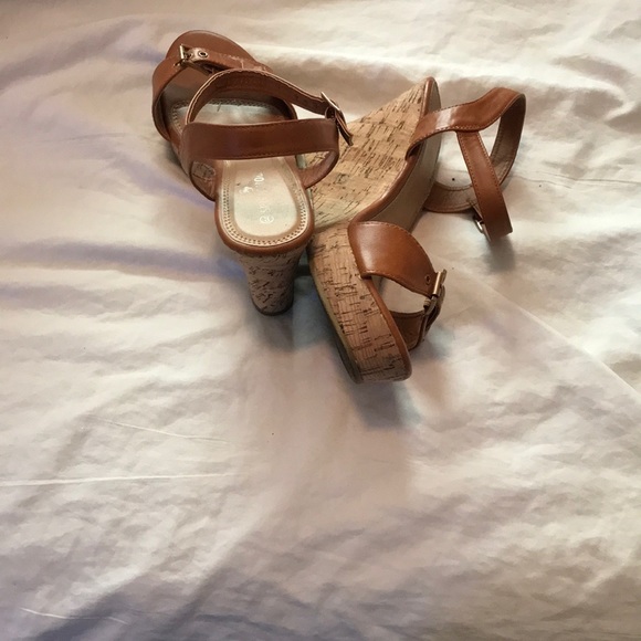 Platforms - Picture 2 of 2